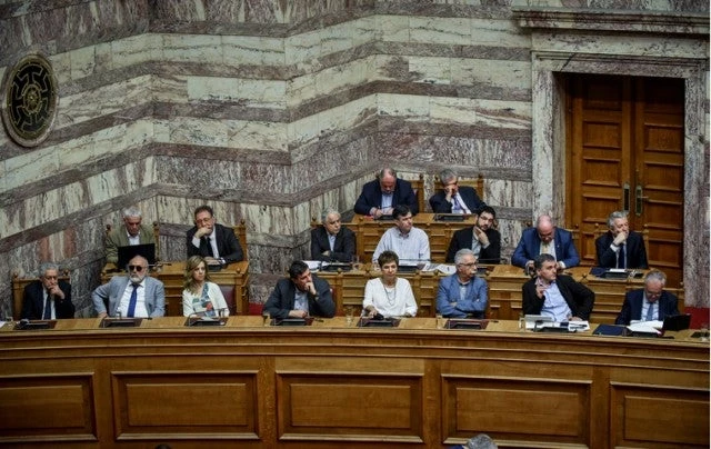 Κάτι συμβαίνει στη Κυβένηση: Δεν έκατσαν στα υπουργικά έδρανα Καμμένος και ΑΝΕΛ – Οι φήμες οργιάζουν